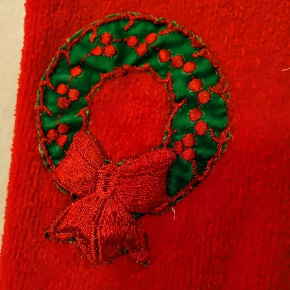 Four Vintage Red Christmas Finger Towels Embroidered Wreath‎ Noel